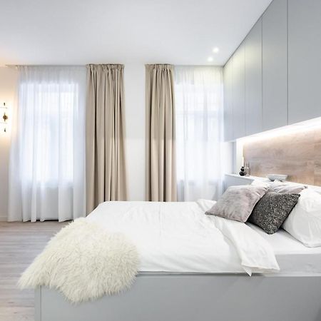 Four Bedroom Apartment, Old Town Bukarest Kültér fotó