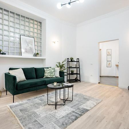 Four Bedroom Apartment, Old Town Bukarest Kültér fotó