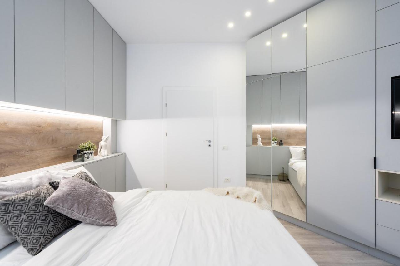 Four Bedroom Apartment, Old Town Bukarest Kültér fotó