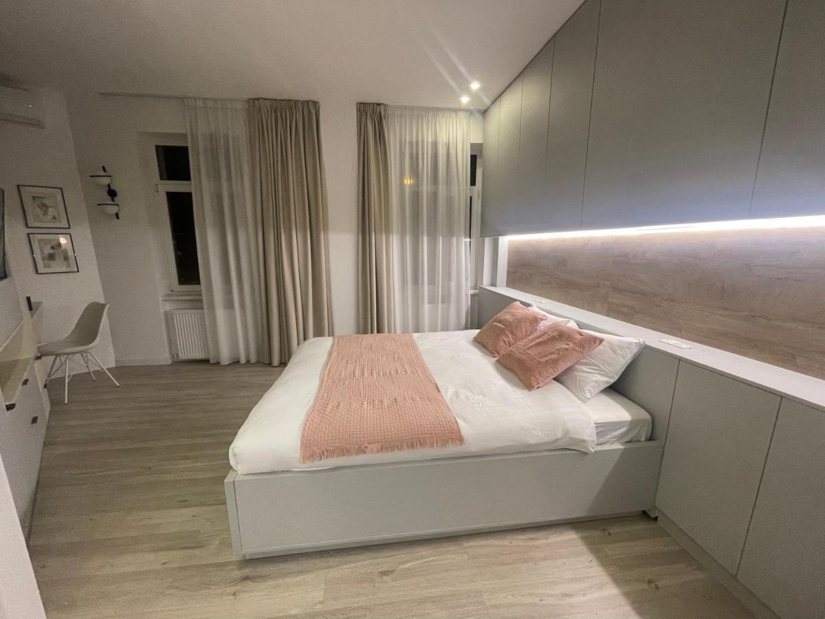 Four Bedroom Apartment, Old Town Bukarest Kültér fotó