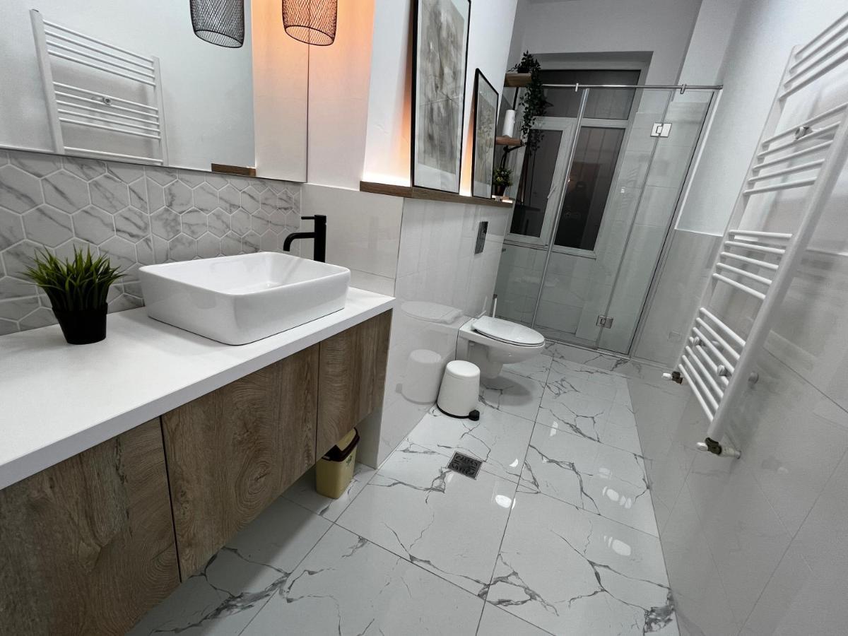 Four Bedroom Apartment, Old Town Bukarest Kültér fotó