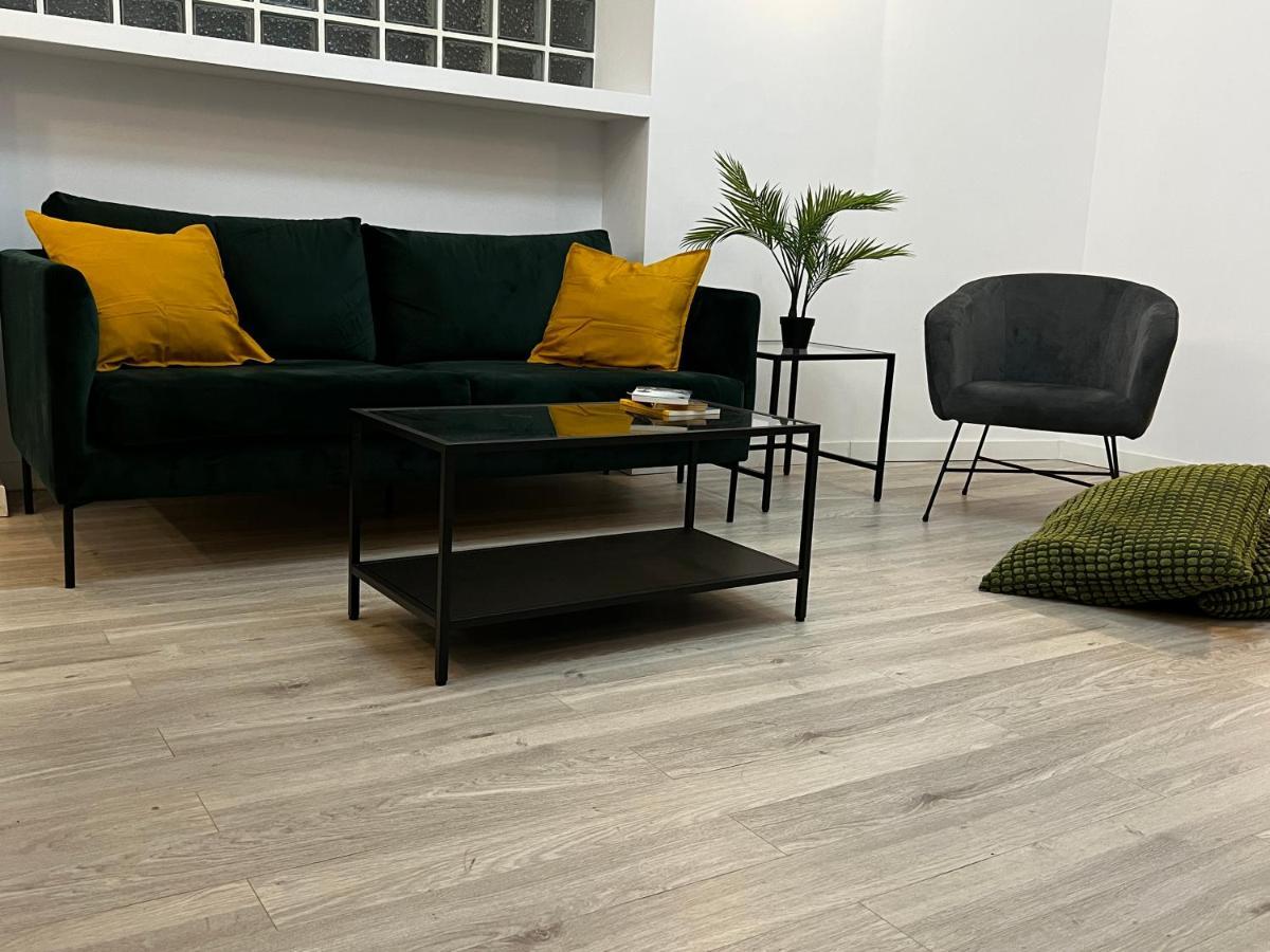 Four Bedroom Apartment, Old Town Bukarest Kültér fotó
