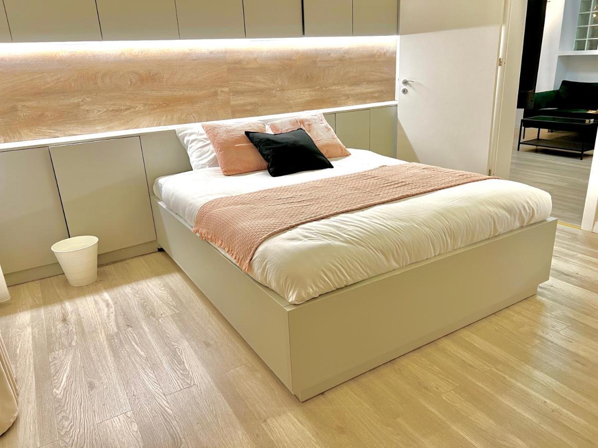 Four Bedroom Apartment, Old Town Bukarest Kültér fotó