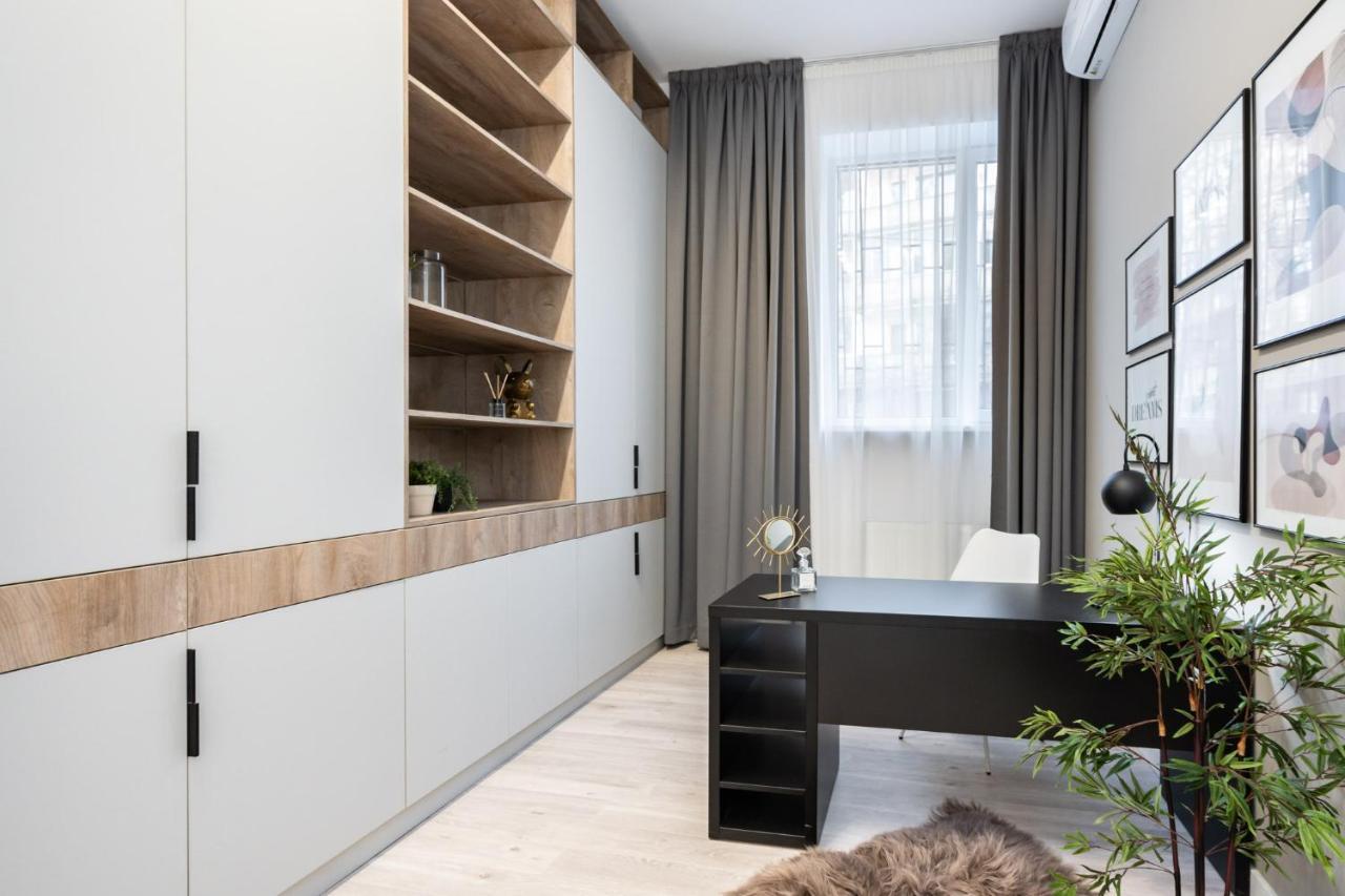 Four Bedroom Apartment, Old Town Bukarest Kültér fotó