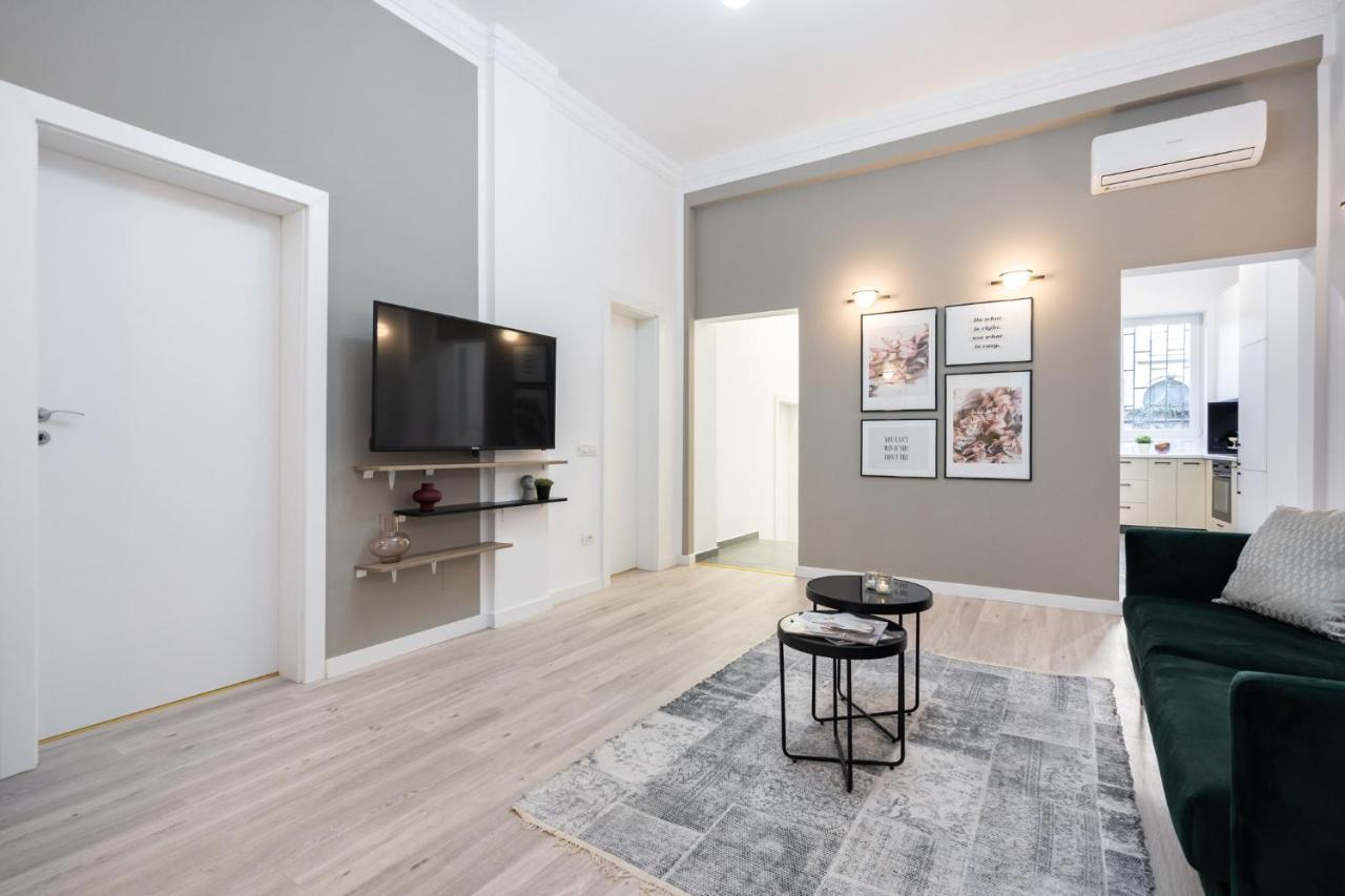 Four Bedroom Apartment, Old Town Bukarest Kültér fotó