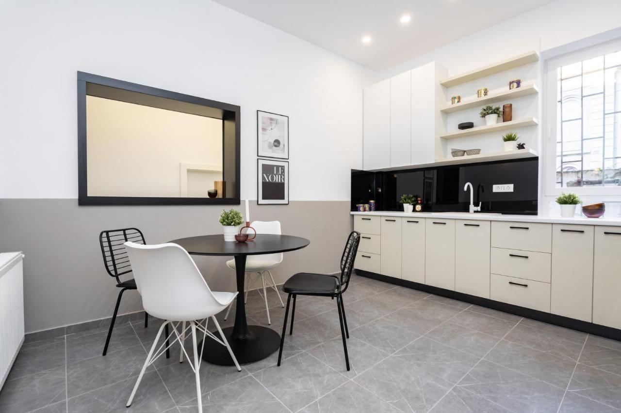 Four Bedroom Apartment, Old Town Bukarest Kültér fotó