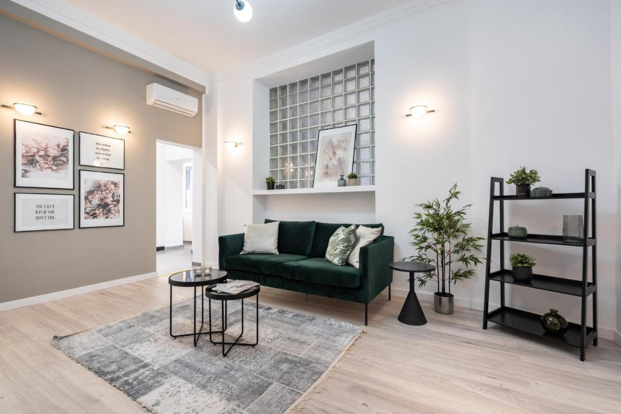 Four Bedroom Apartment, Old Town Bukarest Kültér fotó